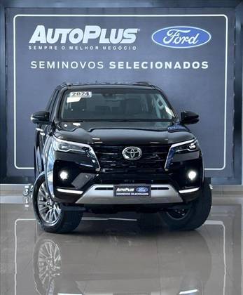 TOYOTA HILUX SW4 2.8 D-4D TURBO DIESEL SRX 7L 4X4 AUTOMÁTICO